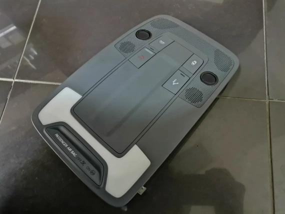 Nowe 8Y0947135B OE oświetlenie wnętrza Audi A3 8Y