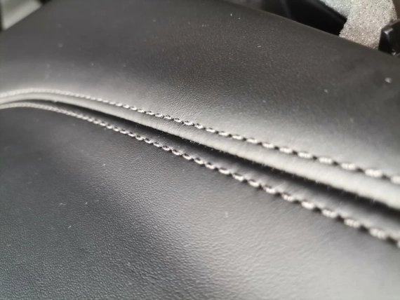 Deska rozdzielcza BMW 8 G14 G15 G16 Czarna gładka skóra Merino HUD A50