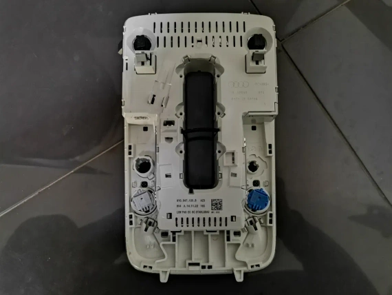 Ново 8Y0947135B OE вътрешно осветление  Audi A3 8Y