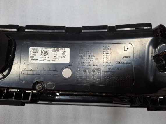 4M0945075D Нов Ляв Стоп Audi Q7 SQ7 Европа