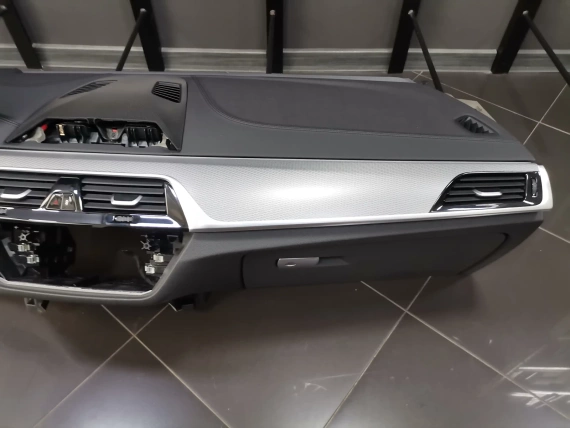 Арматурно Табло BMW 6 GT G32 Lci Черна Кожа Черен Шев - A53