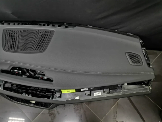 Black Dashboard BMW G11 G12 Facelift - HUD