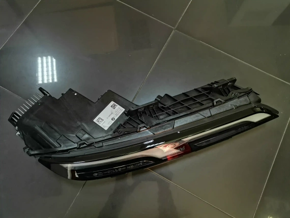 New Upper Right Headlight BMW G70 i7 Full Led Original 9450080