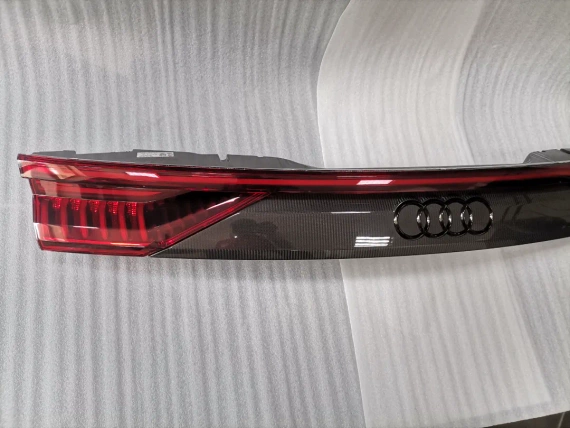 4M8945095AB Carbon Rückleuchte Audi Q8 SQ8 RSQ8