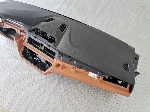 Ново табло BMW 5 G30 G31 G38 Lci без HUD коняк