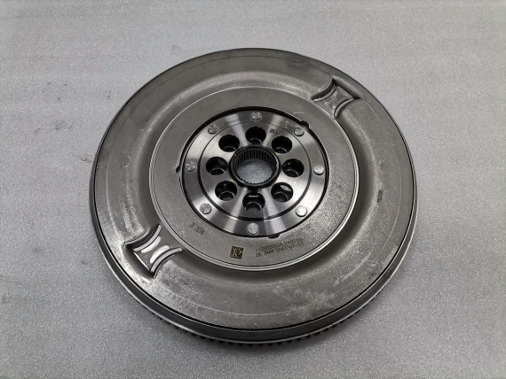 Koło zamachowe dwumasowe 5A47767 BMW G70 G05 G07