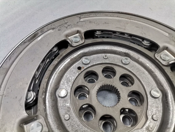 8655637 5A40869 Flywheel BMW F45 F46 LCI 216d B37