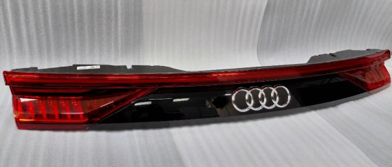 4M8945095Q Nowy Tyl Lampa Audi Q8 SQ8 RSQ8 USA