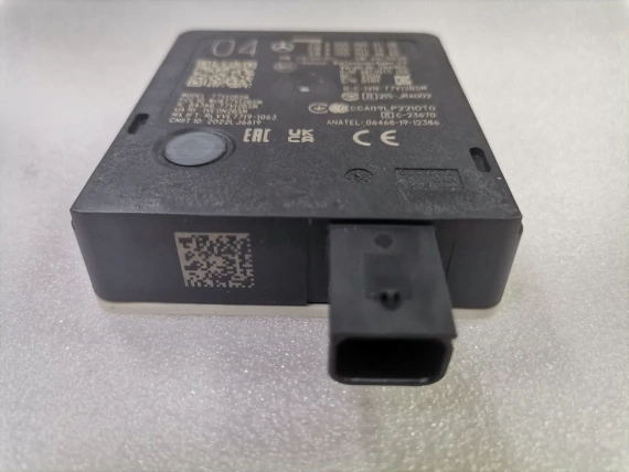 New Mercedes Radar A0009003138 A0009003335 9004943