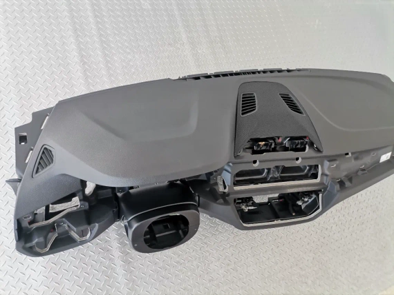 Nowa deska BMW 5 G30 G31 Lci bez HUD Czarna guma