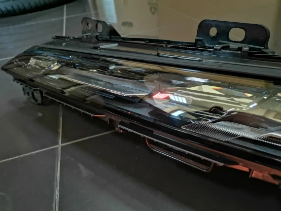 Ляв Горен Фар BMW G70 i7 Crystal Swarovski Кристал Сваровски 9879935