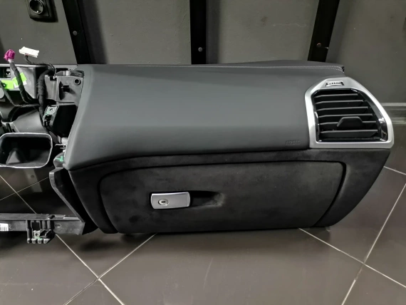 Nowa Deska Rozdzielcza BMW M8 F93 G14 G15 G16 Czarna Skóra, Alcantara, HUD