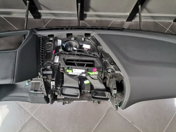 Nowa Deska Rozdzielcza BMW M8 F93 G14 G15 G16 Czarna Skóra, Alcantara, HUD