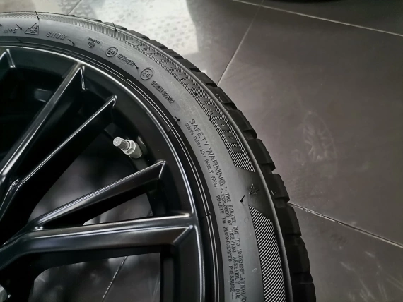 18" Zestaw zimowy BMW Koła Styl M796 Opony Bridgestone Czujniki BMW G20 G21 G22 G23