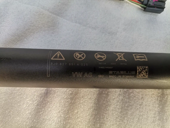 3J0827851A Neu Kofferraumdämpfer Passat B9 SuperB