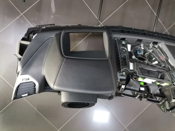 Арматурно Табло BMW 8 G14 G15 G16 Черна Гладка Merino Кожа HUD A50