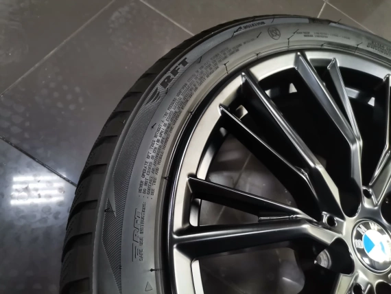 18" Zestaw zimowy BMW Koła Styl M796 Opony Bridgestone Czujniki BMW G20 G21 G22 G23