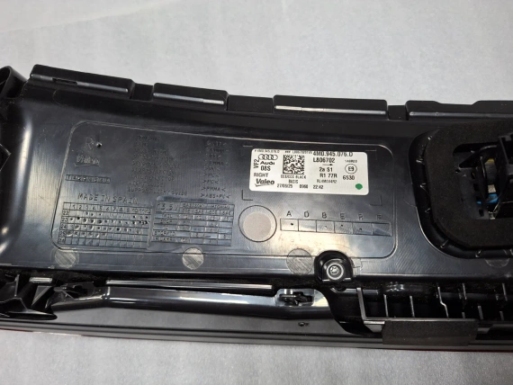 4M0945076D Neue rechte Bremsleuchte Audi Q7 Europa