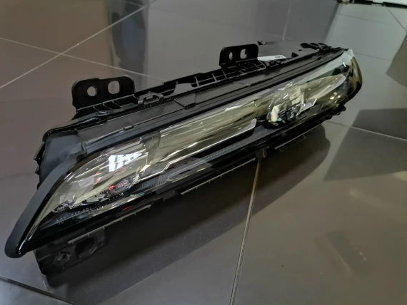 New Left Upper Headlight BMW G70 i7 Crystal Swarovski 9879935