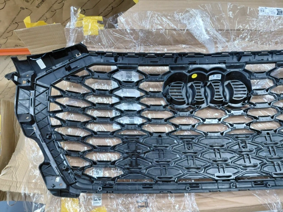 83F853651B Nowa atrapa S Line Audi Q3 83F