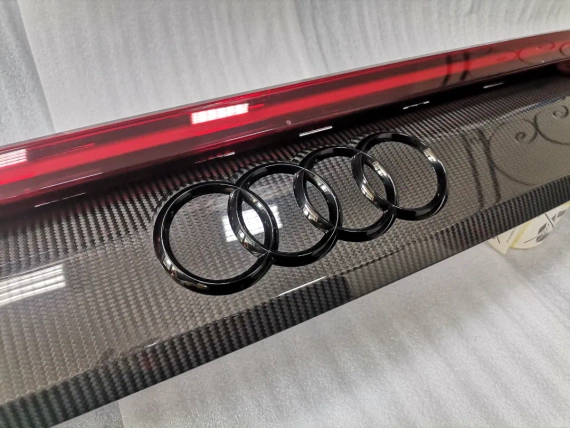 4M8945095AB Карбон Централен Стоп Audi Q8 SQ8 RSQ8