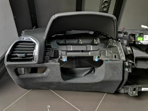 Nowa Deska Rozdzielcza BMW M8 F93 G14 G15 G16 Czarna Skóra, Alcantara, HUD