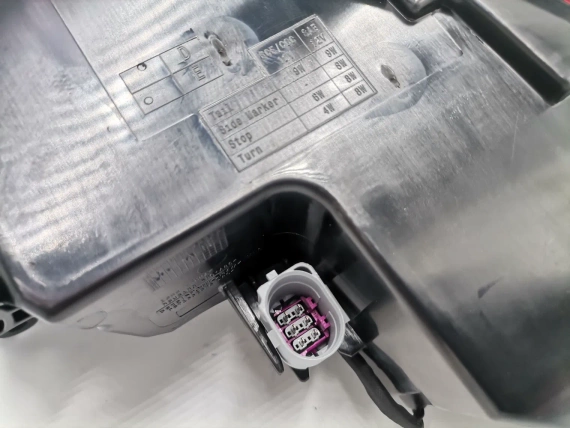 Neu 4N0945207L Audi S8 A8 4N D5 OLED Rückleuchte