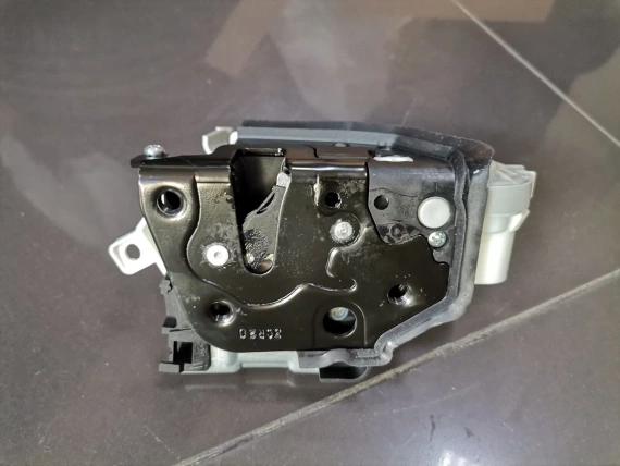 Nowy filtr powietrza OE 8S0129601 Audi A3 3 RS3 8Y