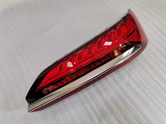 4M0945076B Nowa tyl lamp LED prawe Audi Q7 SQ7 4M