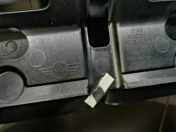 Czarna deska rozdzielcza MINI Countryman F60 COOPER S