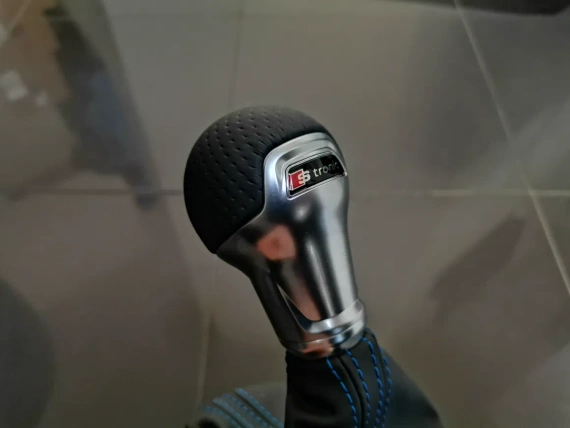 Дръжка за скоростен лост 8S1713139B OE Audi TT TTS