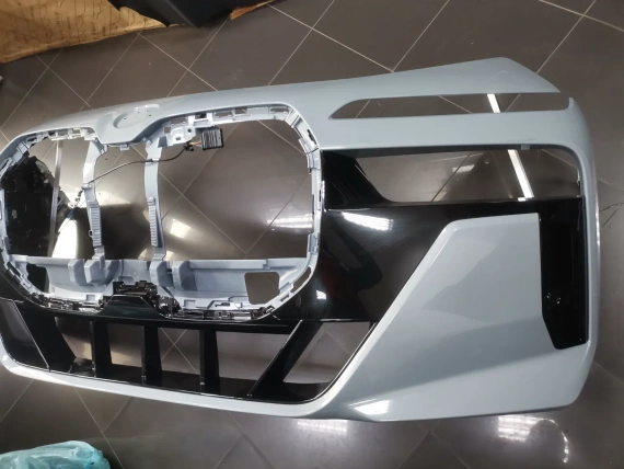 Nowy przedni zderzak USA BMW G70 7 M Sport Shadow