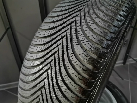 Зимен к-т 17” BMW Джанти Style 618 Гуми Michelin Alpine 5 Датчици G22 G23 G26 G30 G31 i4