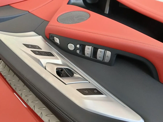 Нов салон BMW XM X8 G09 Individual Leder Carbon