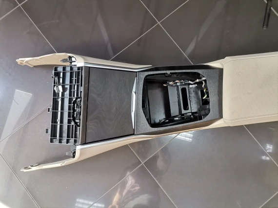 Централна Конзола BMW G20 G21 G22 G23 G26 G26 I4 Canberra Beige