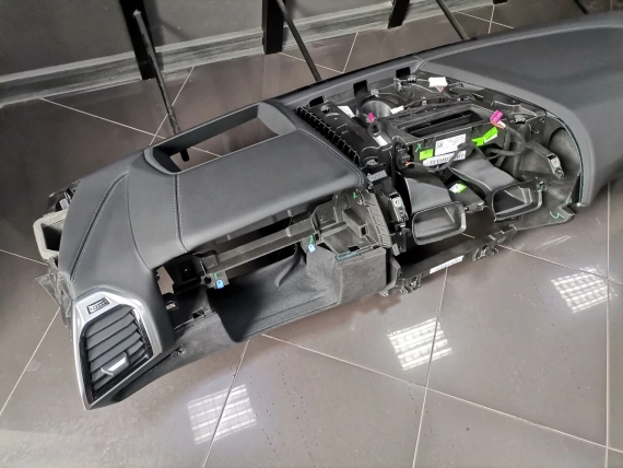 Nowa Deska Rozdzielcza BMW M8 F93 G14 G15 G16 Czarna Skóra, Alcantara, HUD