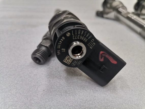 9886372 BMW X5 G05 X6 G06 X7 G07 Injektor 540km