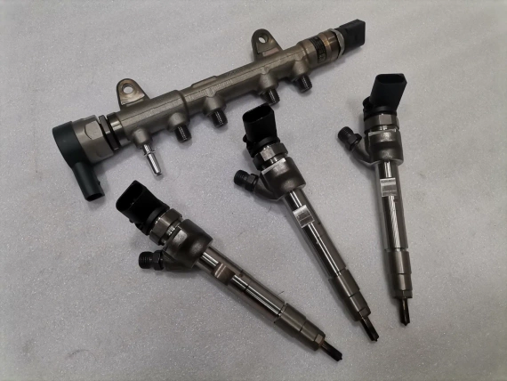 8579232 B37C15A injection rail BMW F40 116d F45 216d