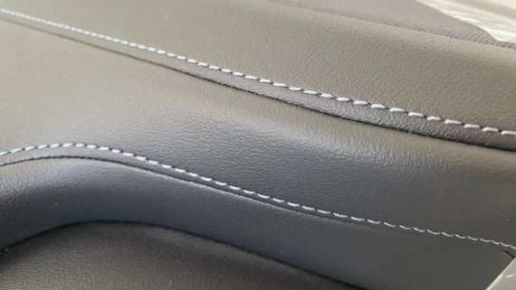 Dashboard like new BMW 7 i7 G70 black gray stitch