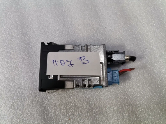 8711939 USB порт BMW G11 G14 I01 G20 G22 G05 G01