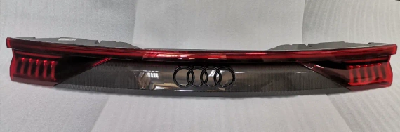 4M8945095AB Carbon Rückleuchte Audi Q8 SQ8 RSQ8