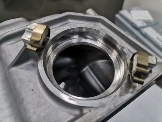 8699192 Pokrywa głowicy cylindra BMW F90 F91 F95