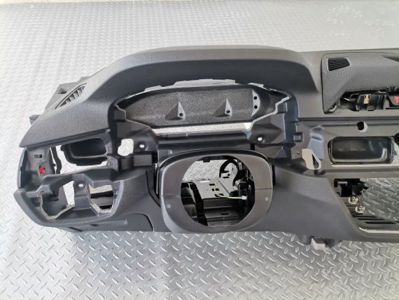 Nowa deska BMW 5 G30 G31 Lci bez HUD Czarna guma