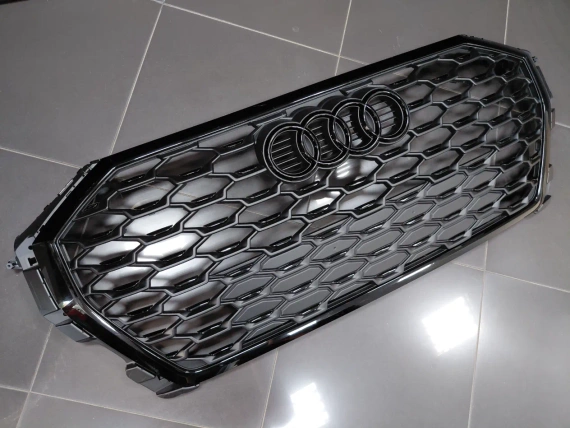 83F853651B Нова S Line решетка Audi Q3 83F 2018-