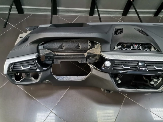 Арматурно Табло BMW 6 GT G32 Lci Черна Кожа Черен Шев - A53