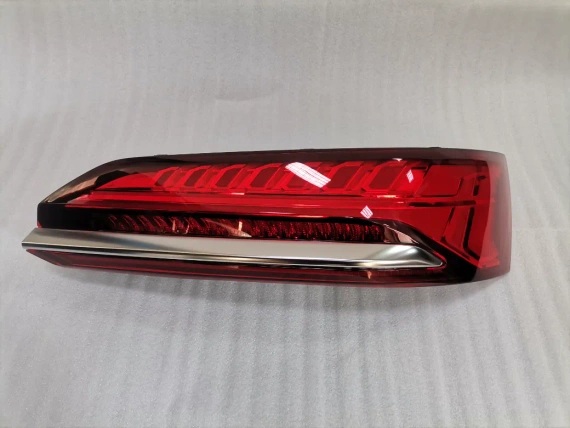 4M0945076B Нов LED заден стоп десен Audi Q7 SQ7 4M