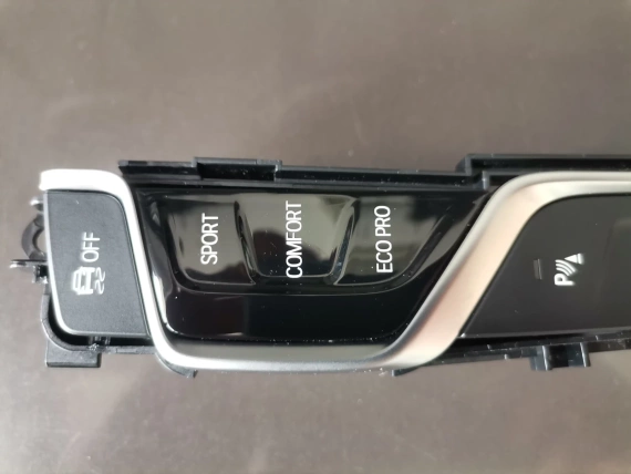 Panel obsługi konsoli środkowej BMW 6 G32 GT S5DNA S609A - A60