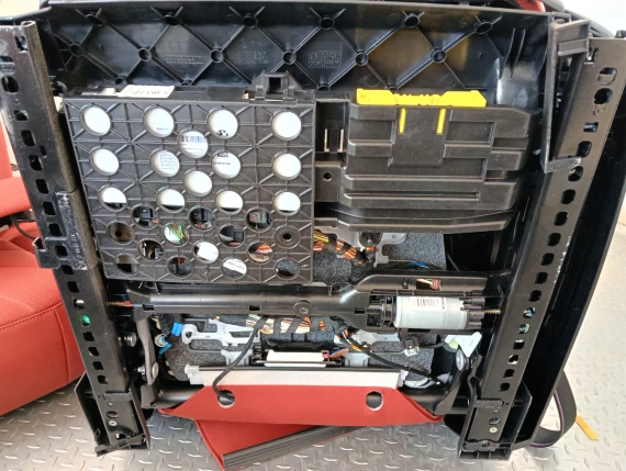 Нов салон BMW XM X8 G09 Individual Leder Carbon