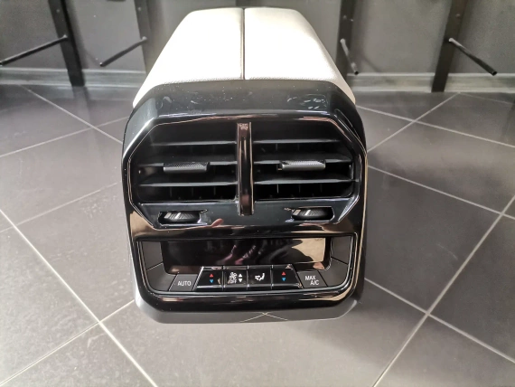 Централна Конзола BMW IX I20 I 20