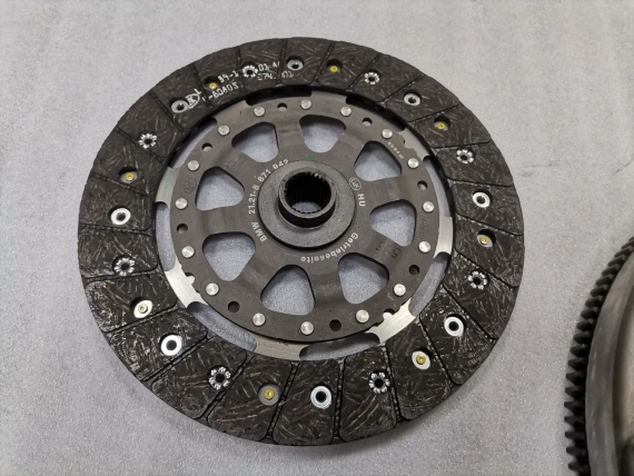Zestaw sprzęgła BMW 8671970 8671942 8698749 DMF